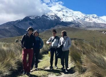 Photo of Felipe Murtinho and students in Ecuador