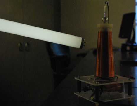 Tesle coil fluorescent tube