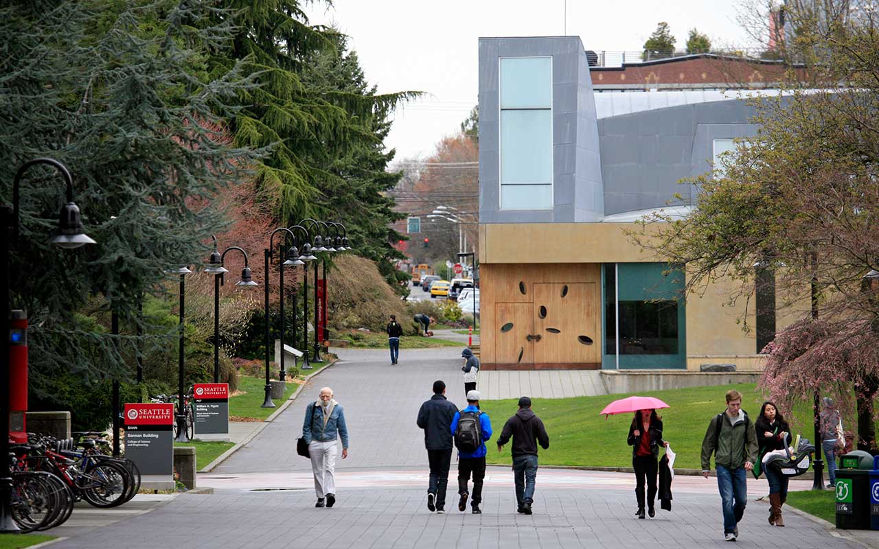 Students walk along the lower quad near the chapel 