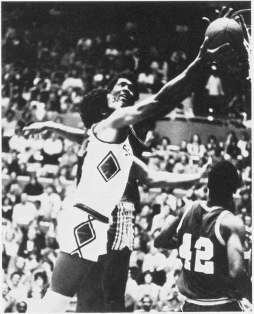 Stu Jackson playing for the Chieftainis in 1978