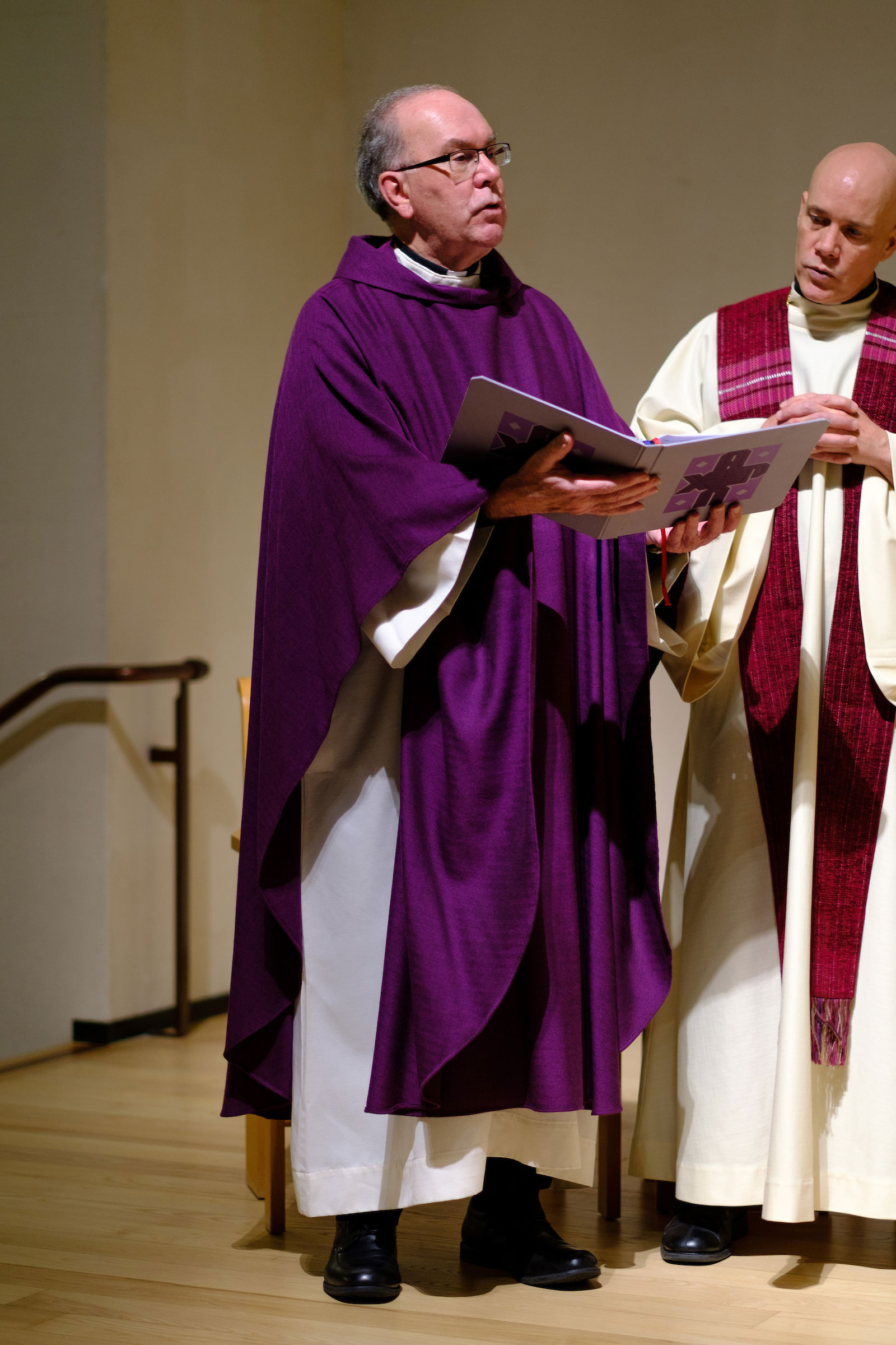 Fr. Steve Sundborg in his violet liturgical robes at the Advent Mass