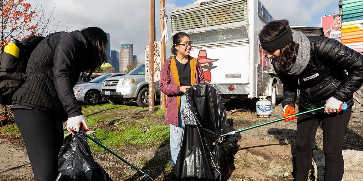 Students volunteer at Seattle U Service Day