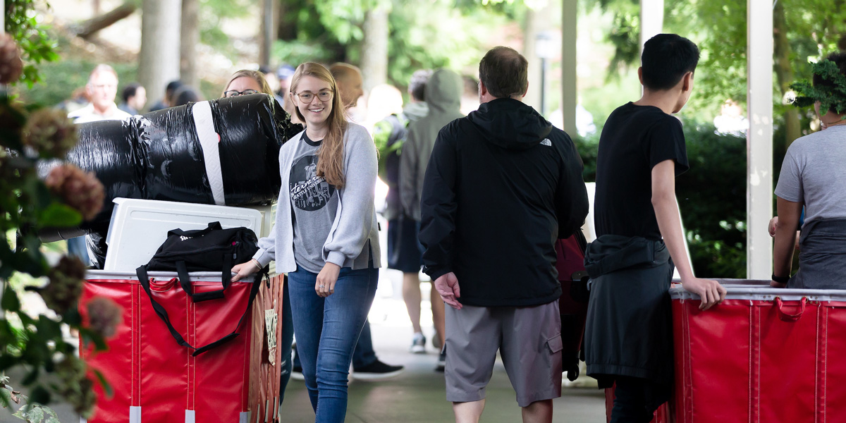 Seattle University's incoming freshman class moving into Campion Hall