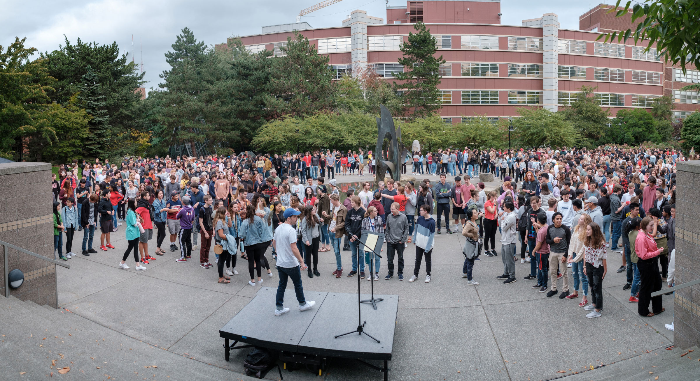 Hundreds of students and family members gathered in the Quad as part of Family Farewell following move-in day.